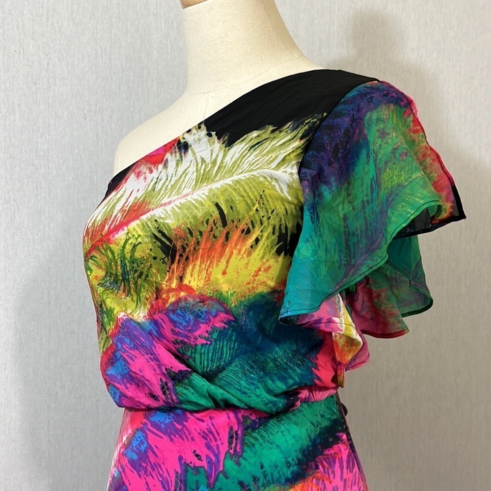 NWT BeBe Multi-colored One Shoulder Feather print Mini Dress Size M - Picture 2 of 10
